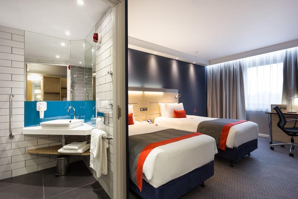 Holiday Inn Express London - Watford Junction By Ihg Exterior photo