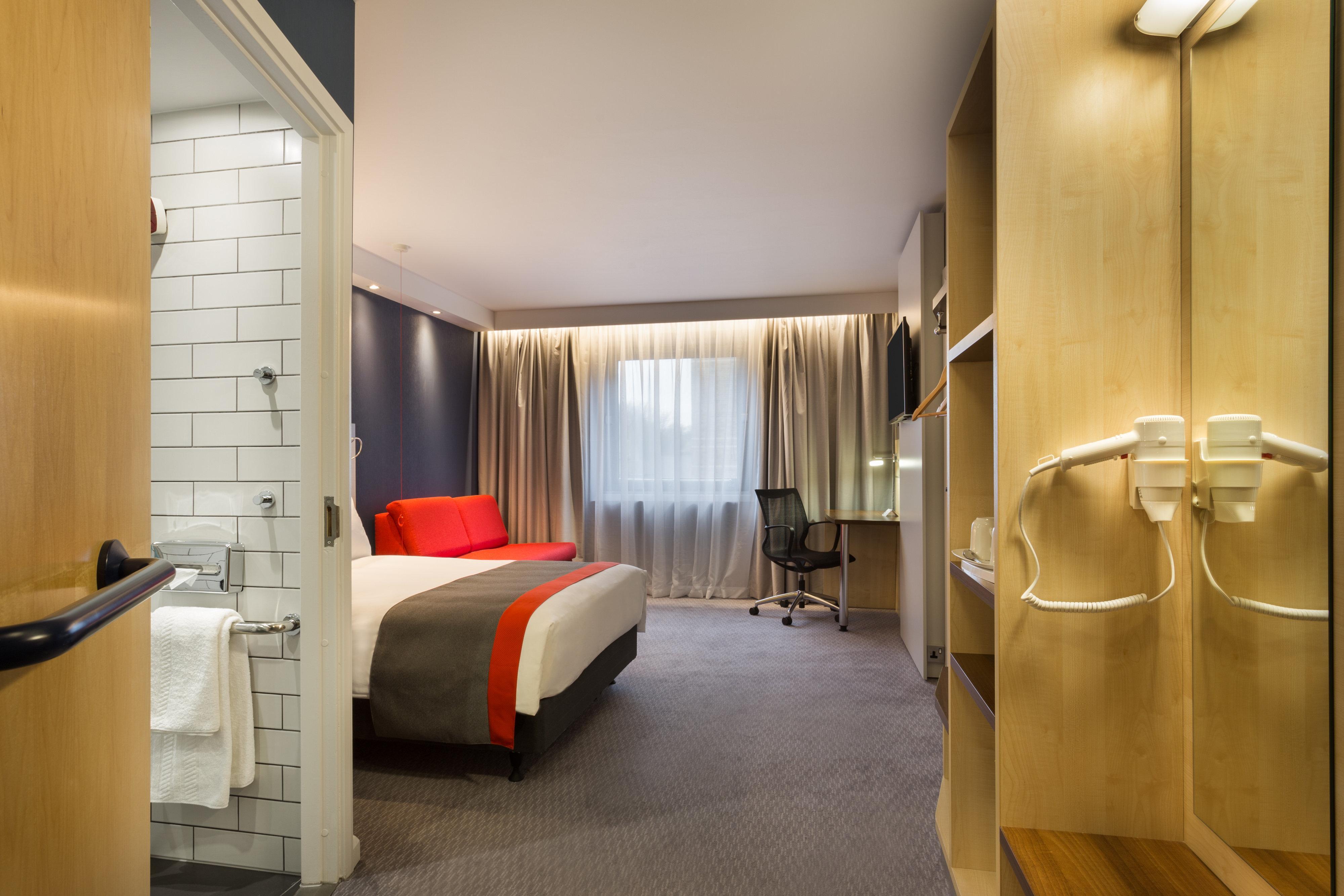 Holiday Inn Express London - Watford Junction By Ihg Exterior photo
