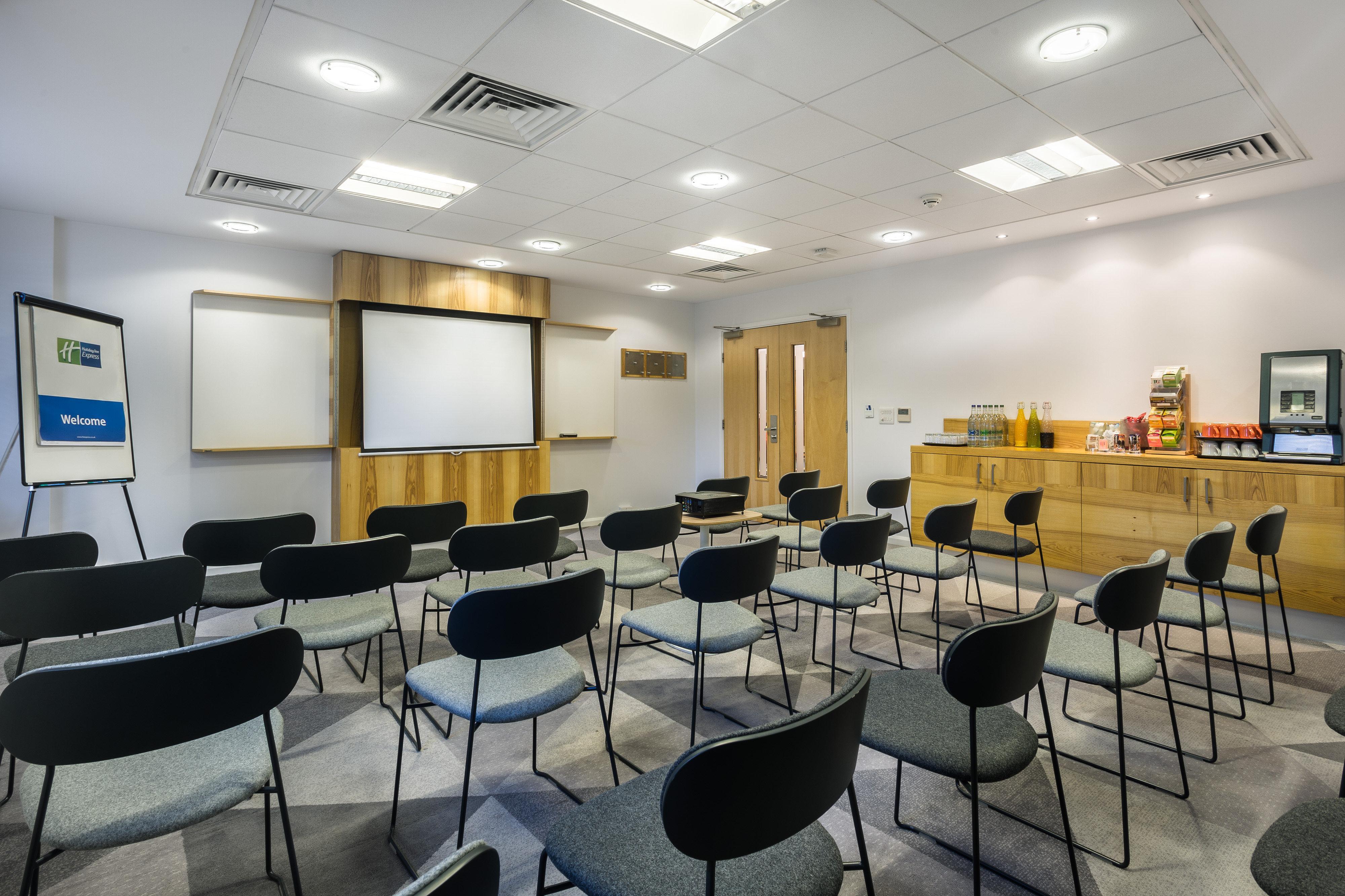 Holiday Inn Express London - Watford Junction By Ihg Exterior photo