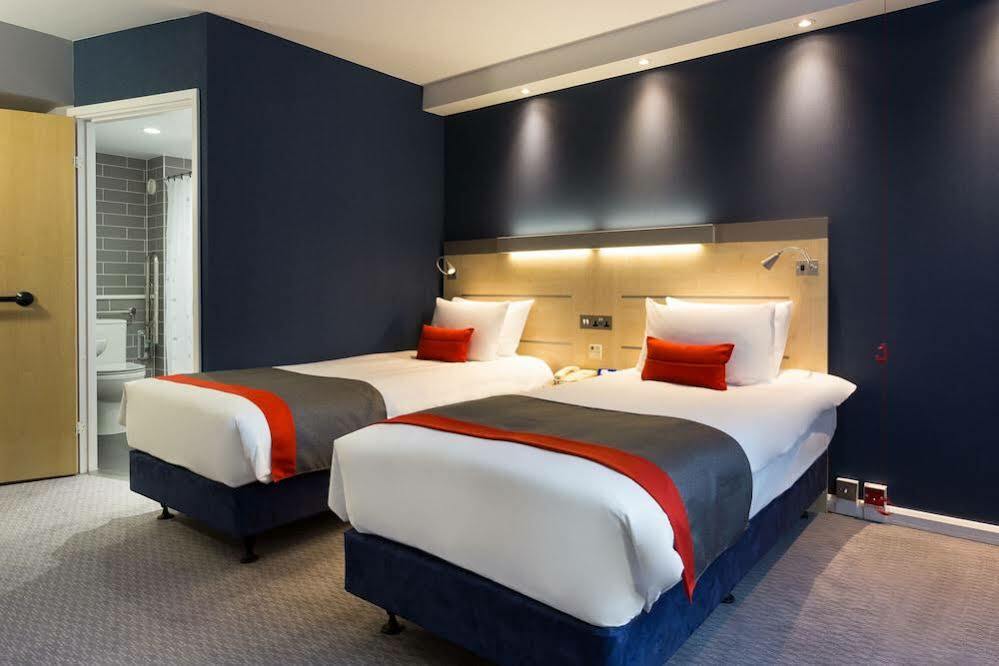 Holiday Inn Express London - Watford Junction By Ihg Exterior photo